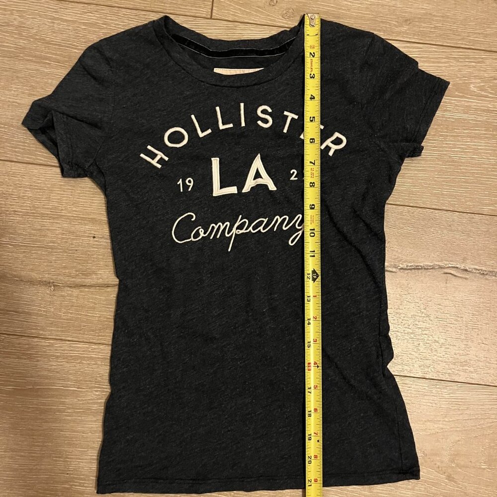 XS Hollister Navy Graphic Top - Picture 5 of 5